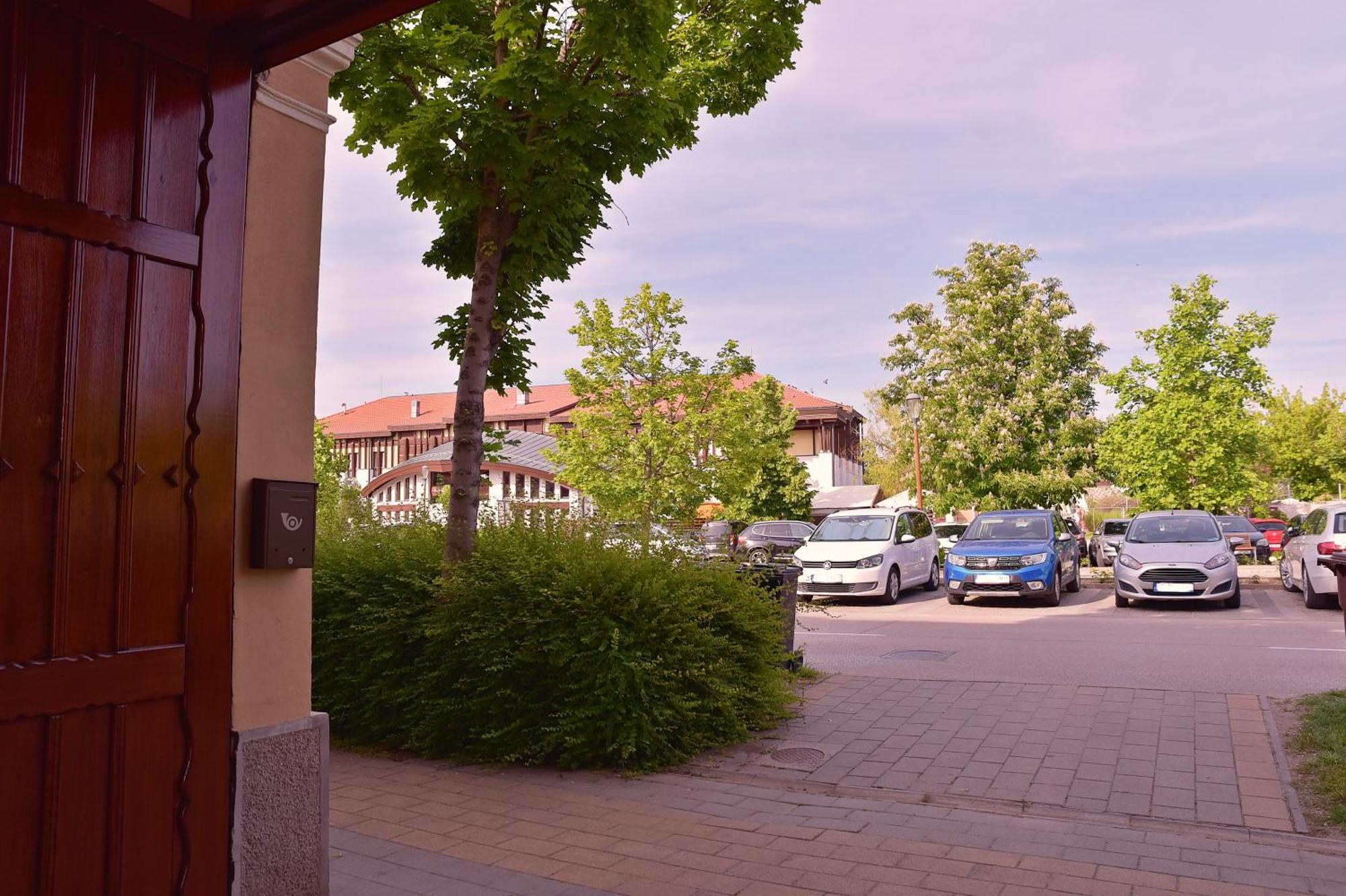 Makotel Apartmanhaz Exteriör bild