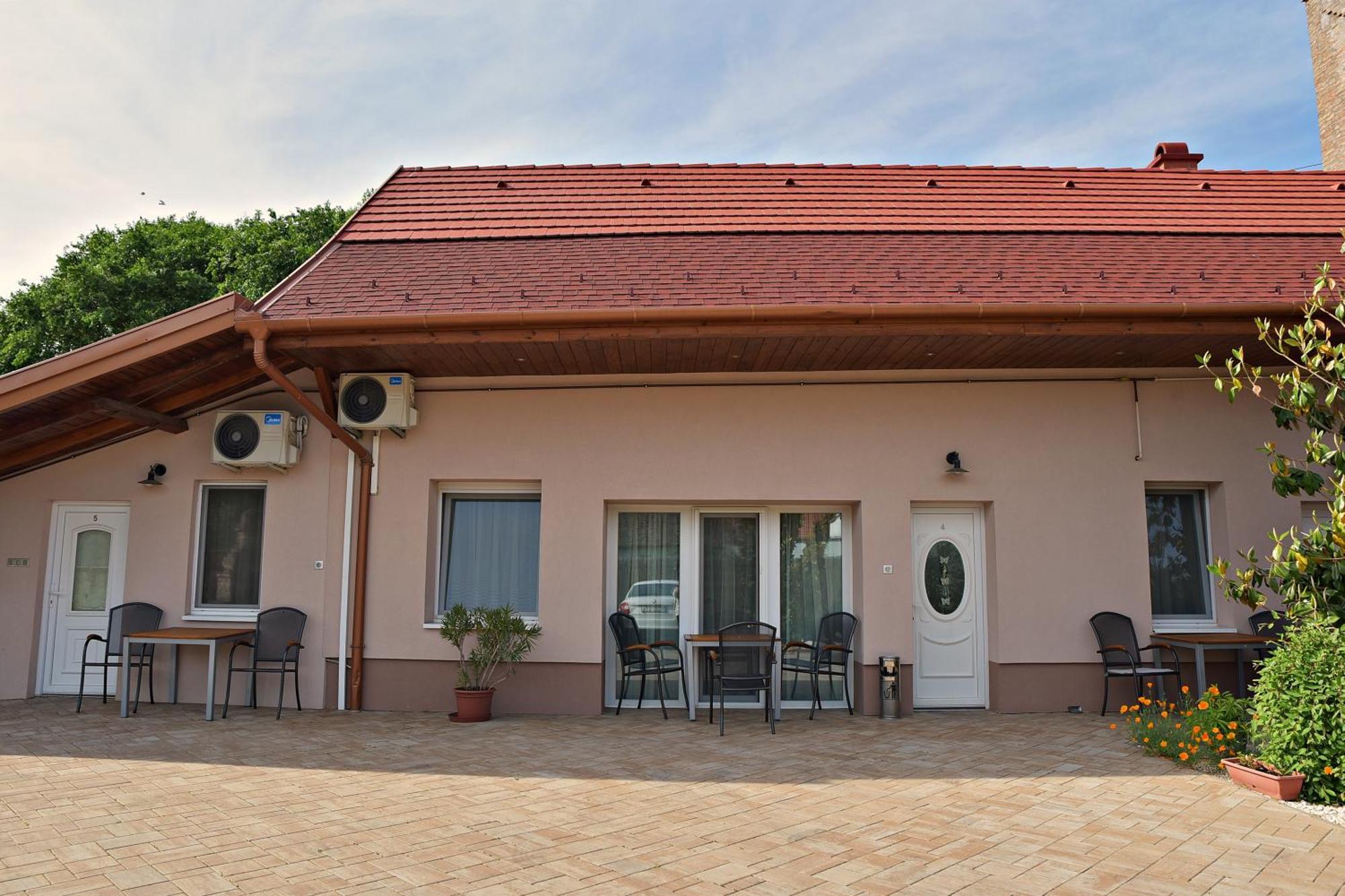 Makotel Apartmanhaz Exteriör bild
