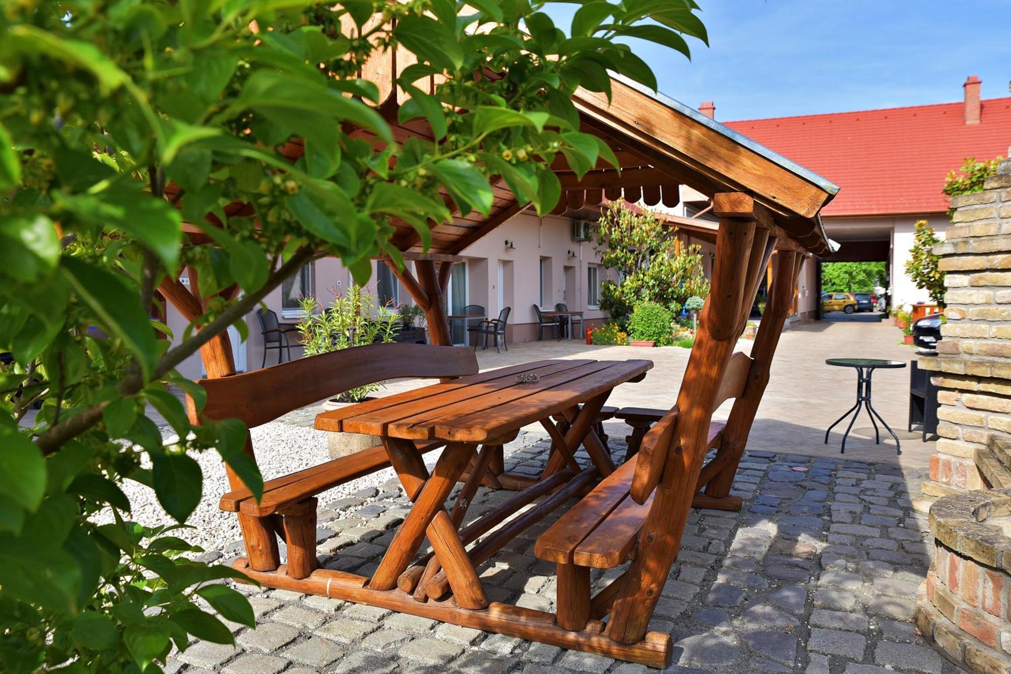 Makotel Apartmanhaz Exteriör bild