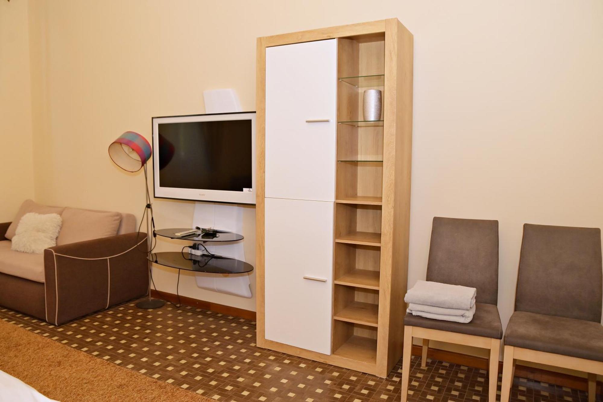 Makotel Apartmanhaz Exteriör bild