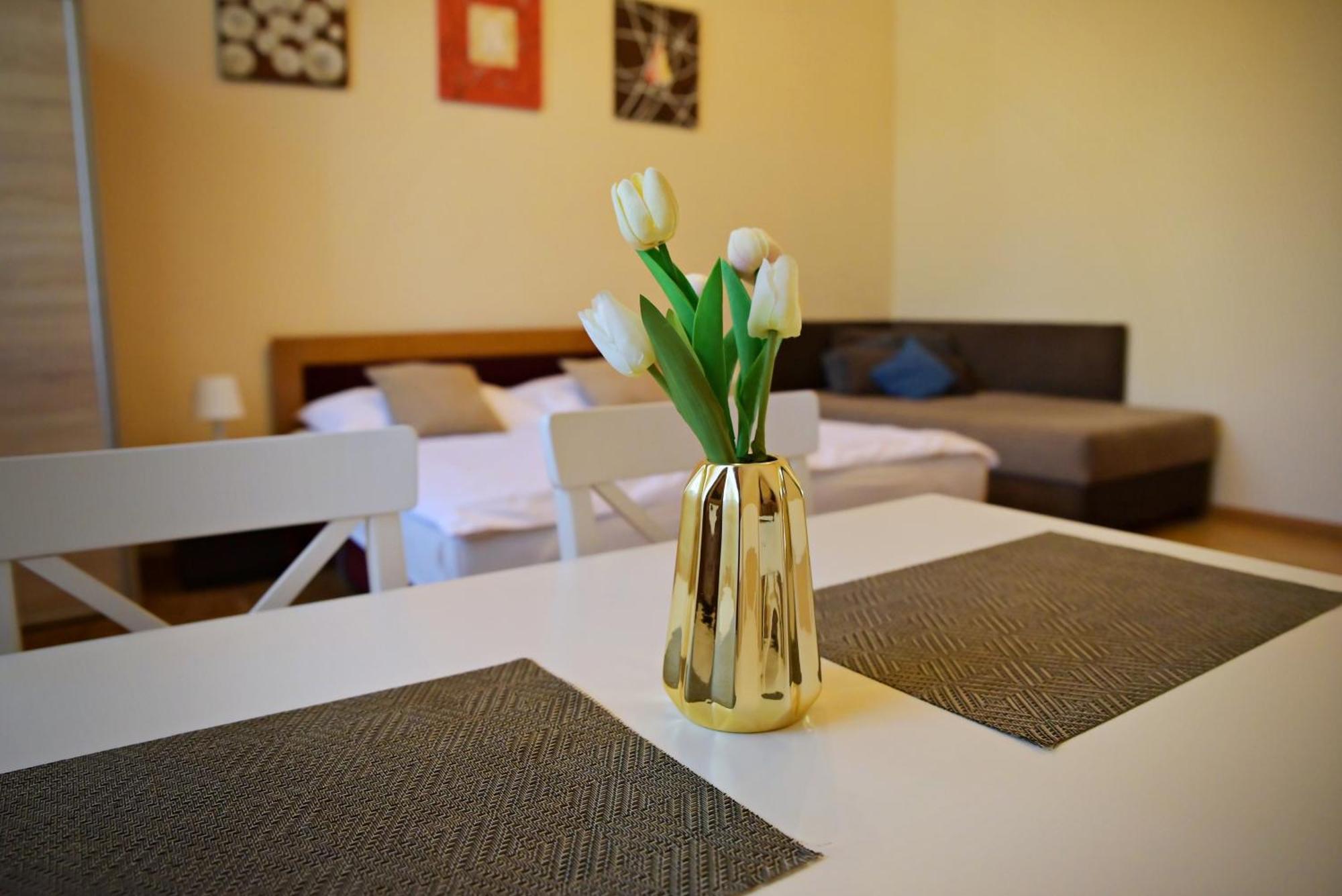 Makotel Apartmanhaz Exteriör bild