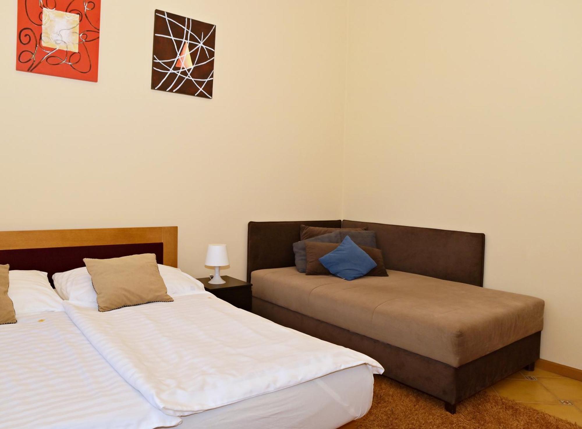 Makotel Apartmanhaz Exteriör bild