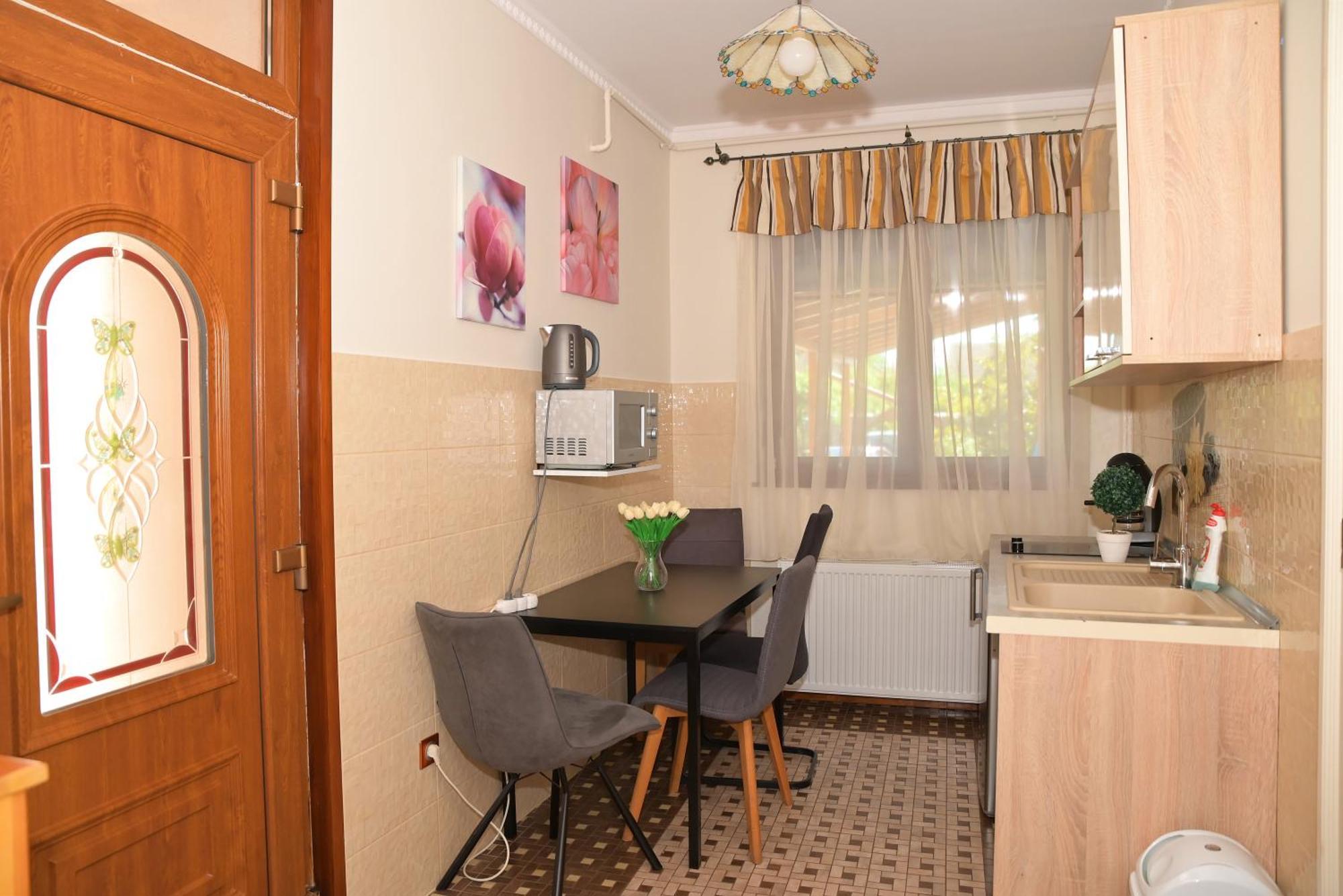 Makotel Apartmanhaz Exteriör bild