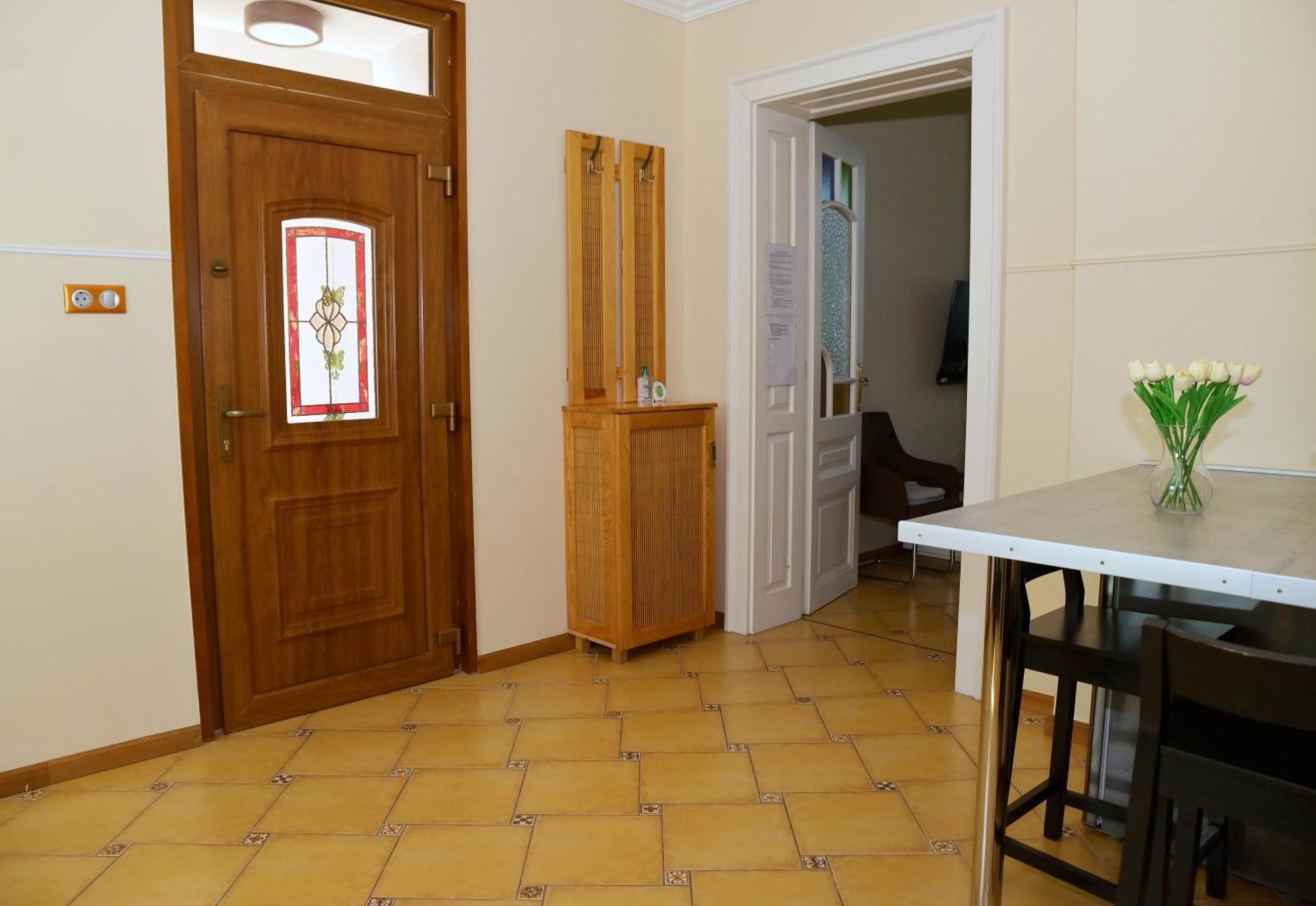 Makotel Apartmanhaz Exteriör bild