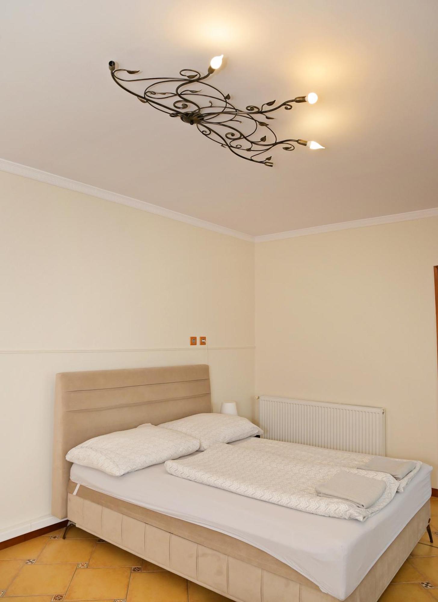 Makotel Apartmanhaz Exteriör bild