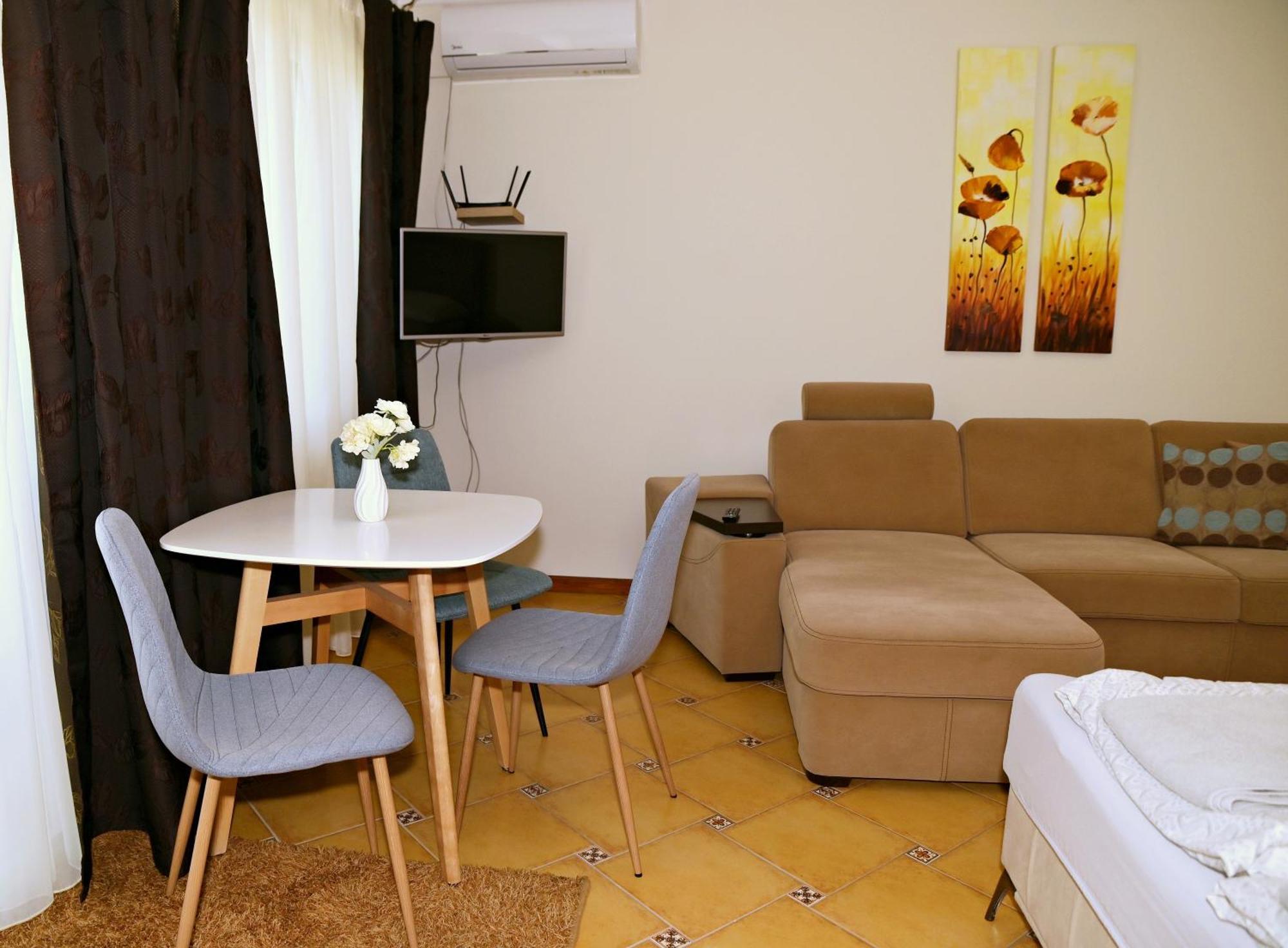 Makotel Apartmanhaz Exteriör bild