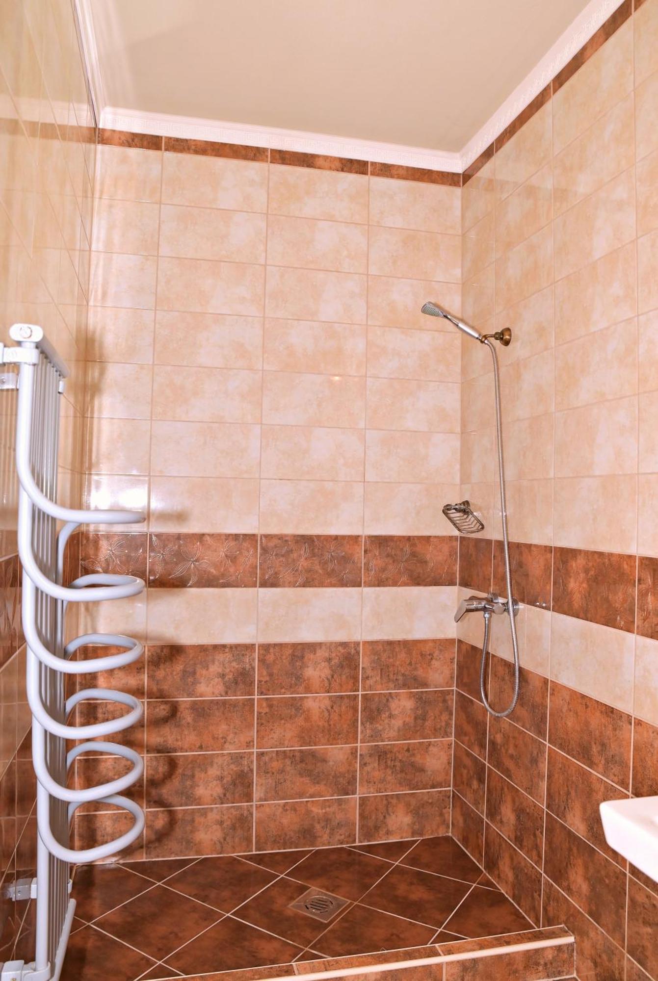 Makotel Apartmanhaz Exteriör bild