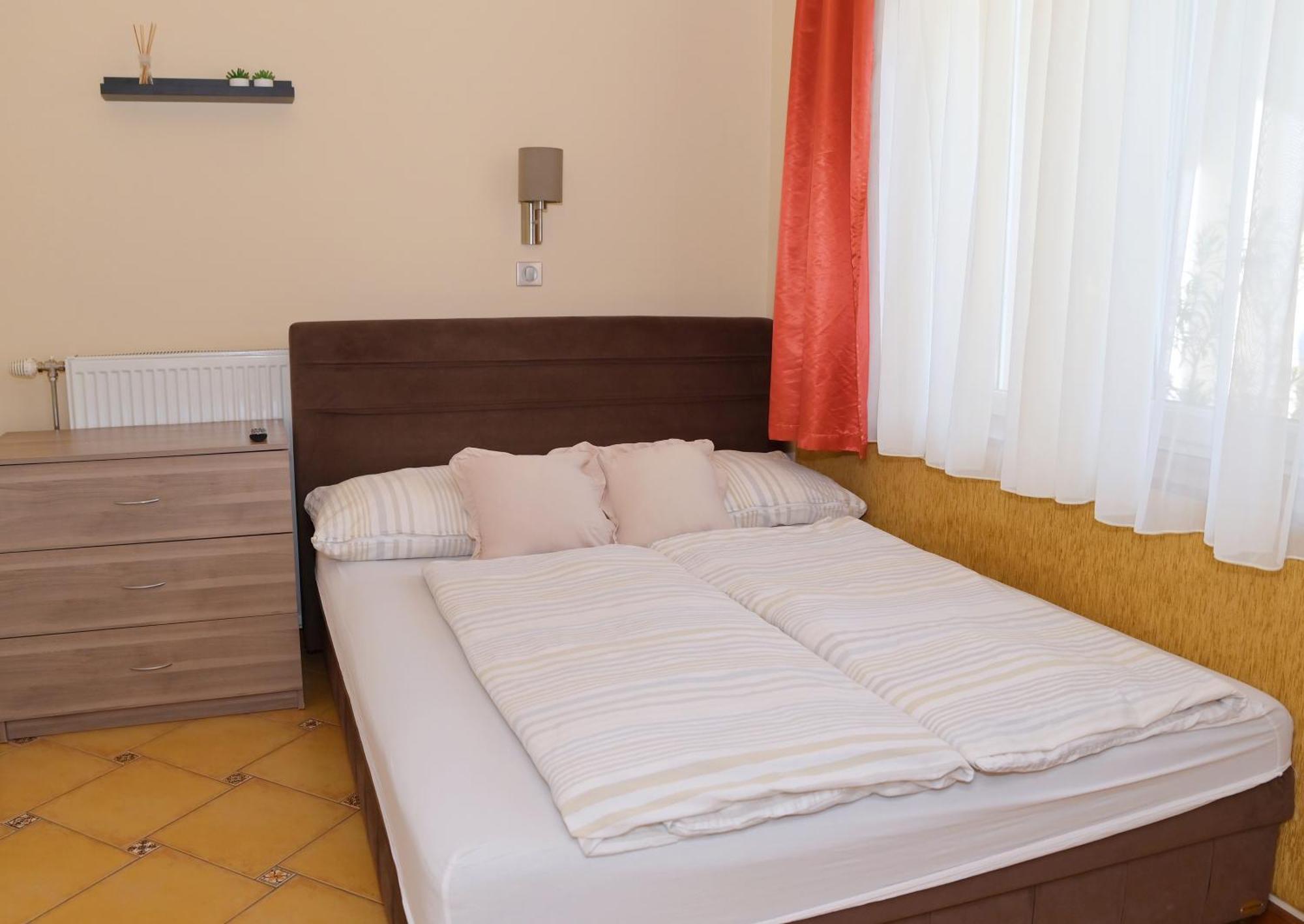 Makotel Apartmanhaz Exteriör bild