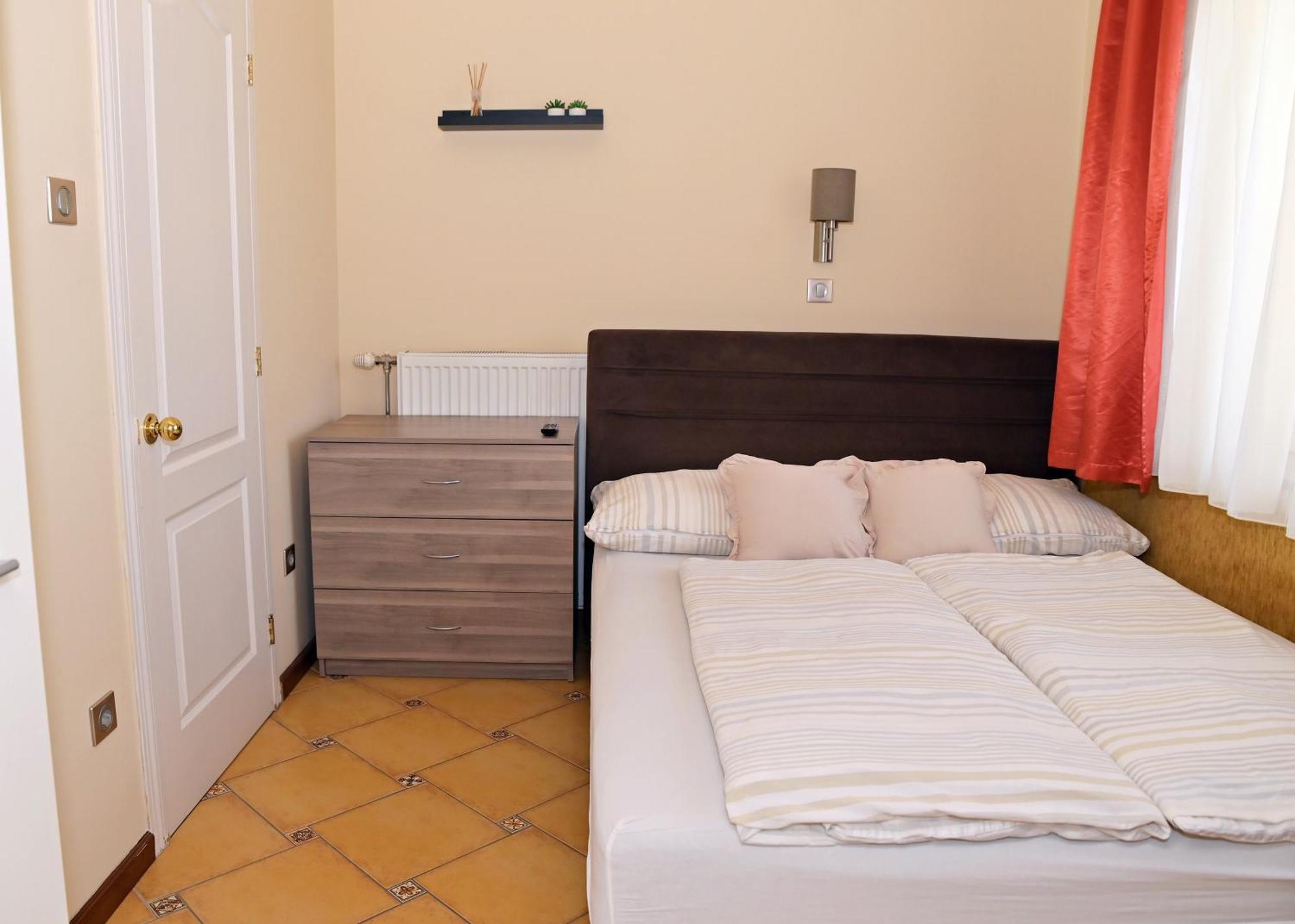 Makotel Apartmanhaz Exteriör bild