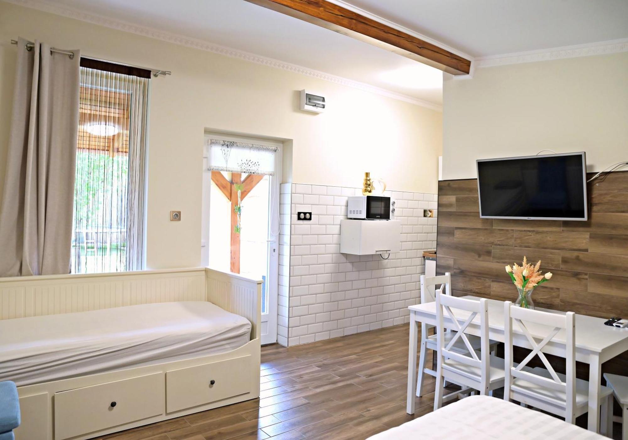 Makotel Apartmanhaz Exteriör bild