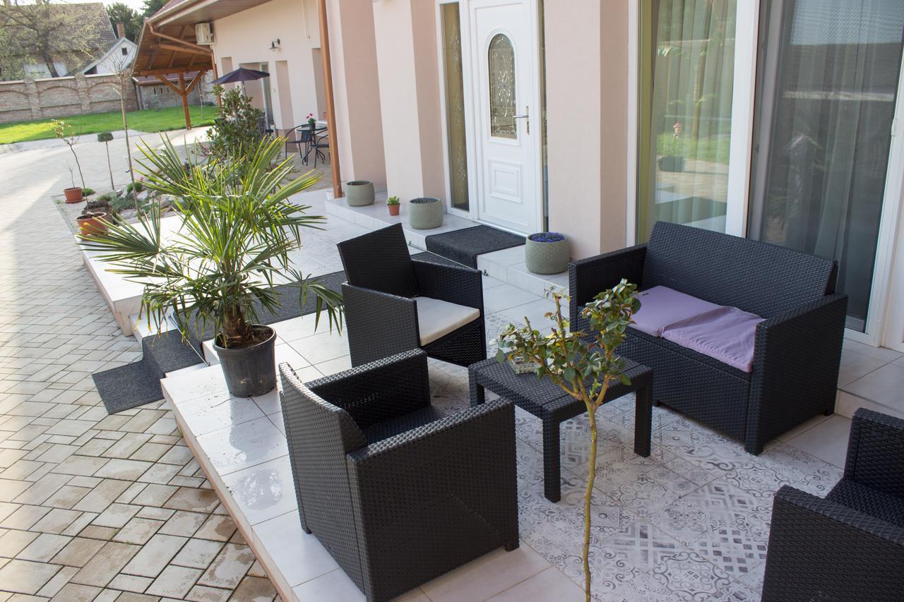 Makotel Apartmanhaz Exteriör bild